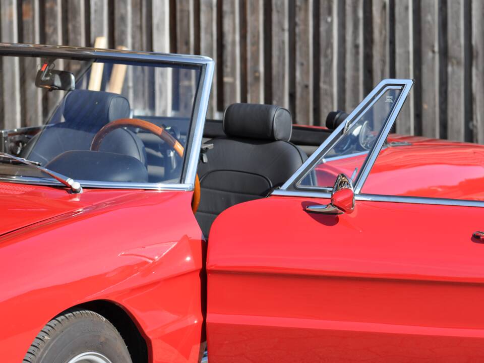 Immagine 2/5 di Alfa Romeo Spider 1300 Junior (1974)