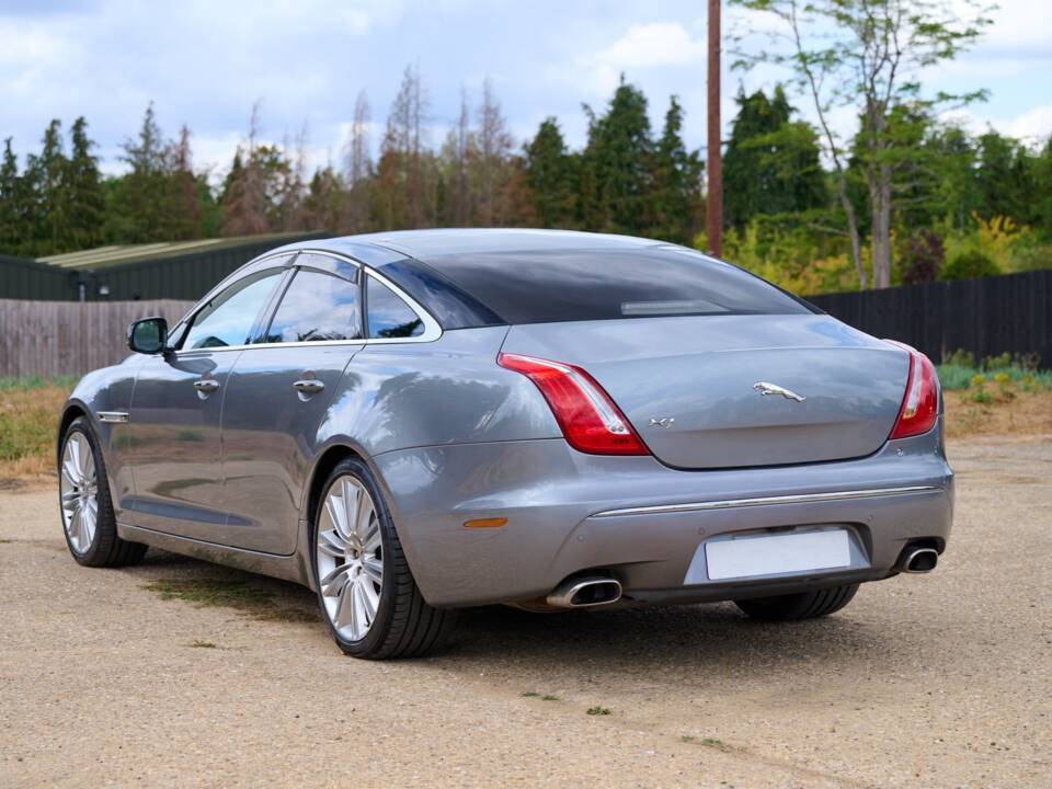 Bild 3/50 von Jaguar XJ 5.0 (2010)