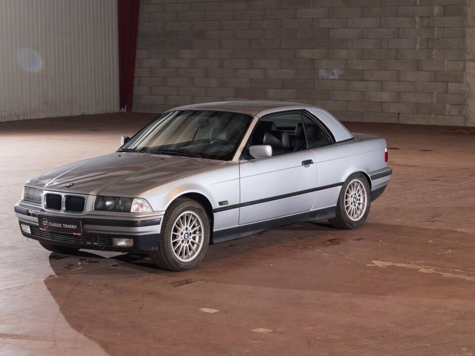 Immagine 1/27 di BMW 328i (1995)
