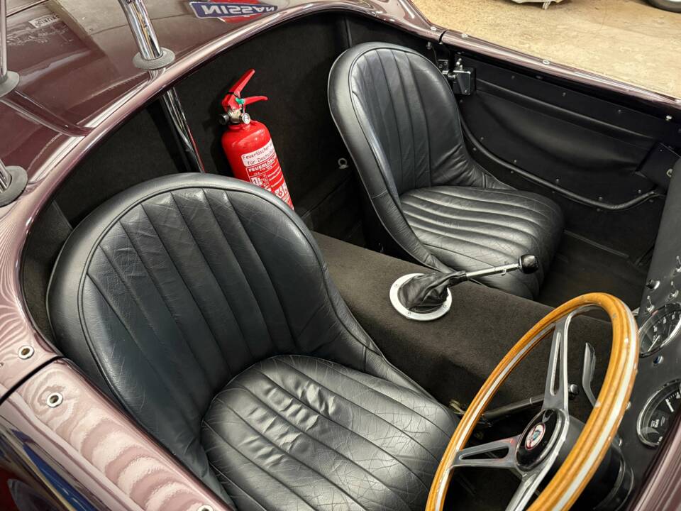 Image 14/17 of AC Cobra 427 (1968)