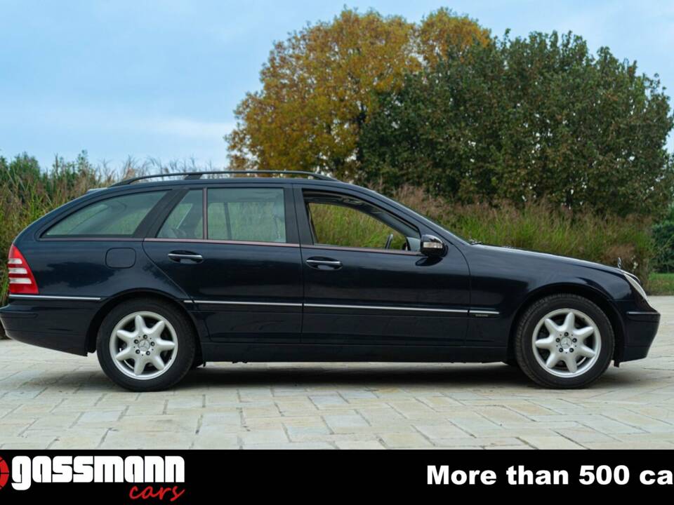 Image 4/15 of Mercedes-Benz C 320 T (2001)