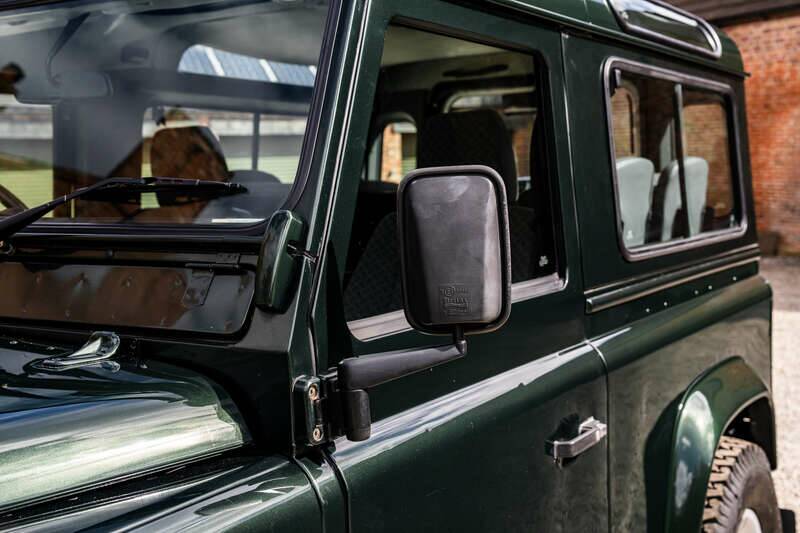 Image 29/50 de Land Rover Defender 90 Td5 (1999)