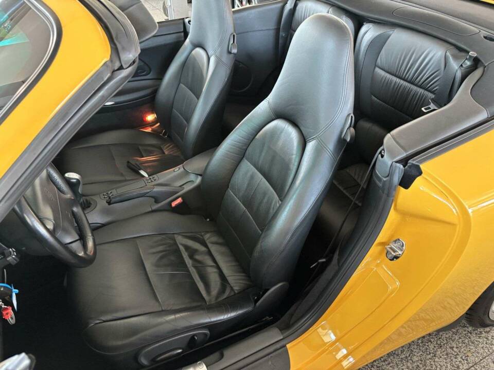 Image 18/30 of Porsche 911 Carrera (1999)