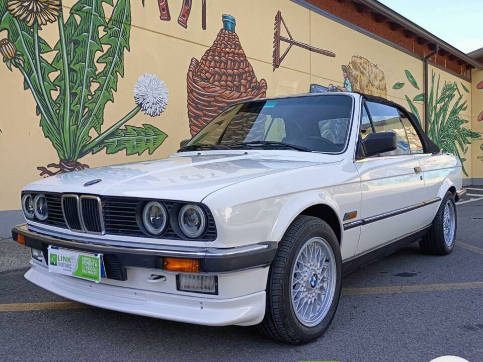 Image 1/9 de BMW 320i (1991)