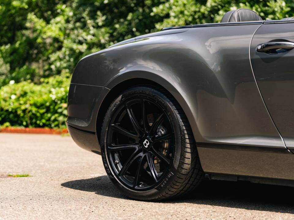 Immagine 17/50 di Bentley Continental GTC (2010)