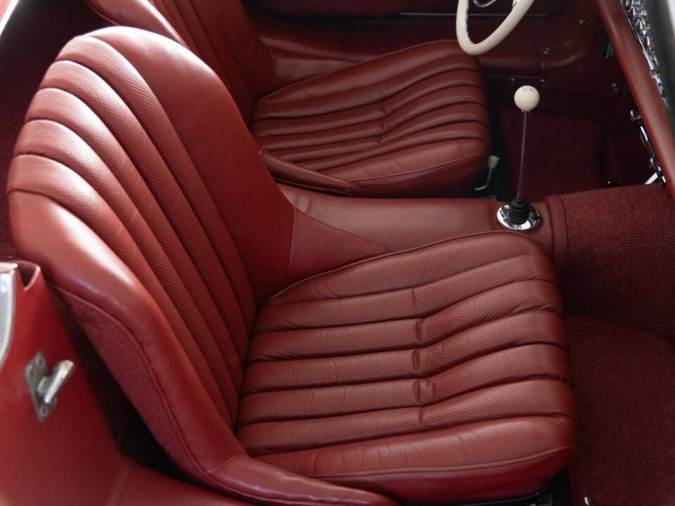 Image 38/50 of Mercedes-Benz 300 SL Roadster (1961)