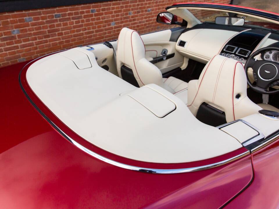 Afbeelding 43/81 van Aston Martin DB 9 Volante (2015)