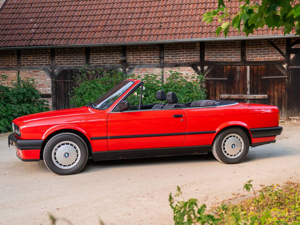 Immagine 6/33 di BMW 318i (1991)