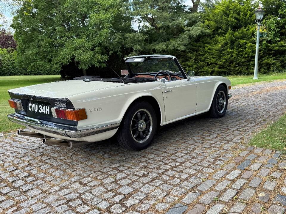 Image 13/30 of Triumph TR 6 PI (1970)