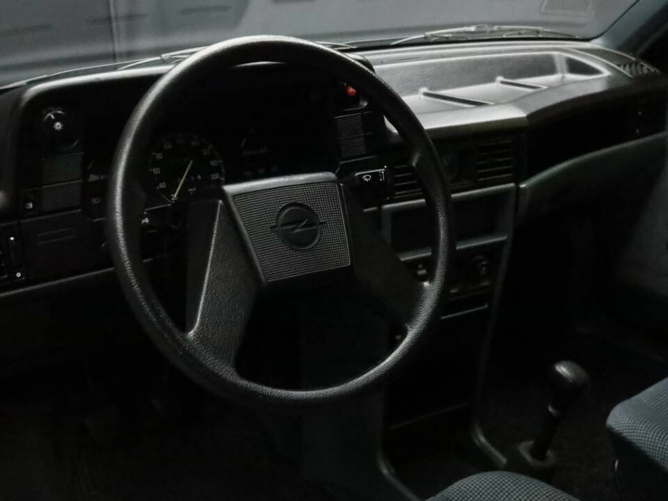 Image 25/50 of Opel Kadett 2,0i GSi (1988)