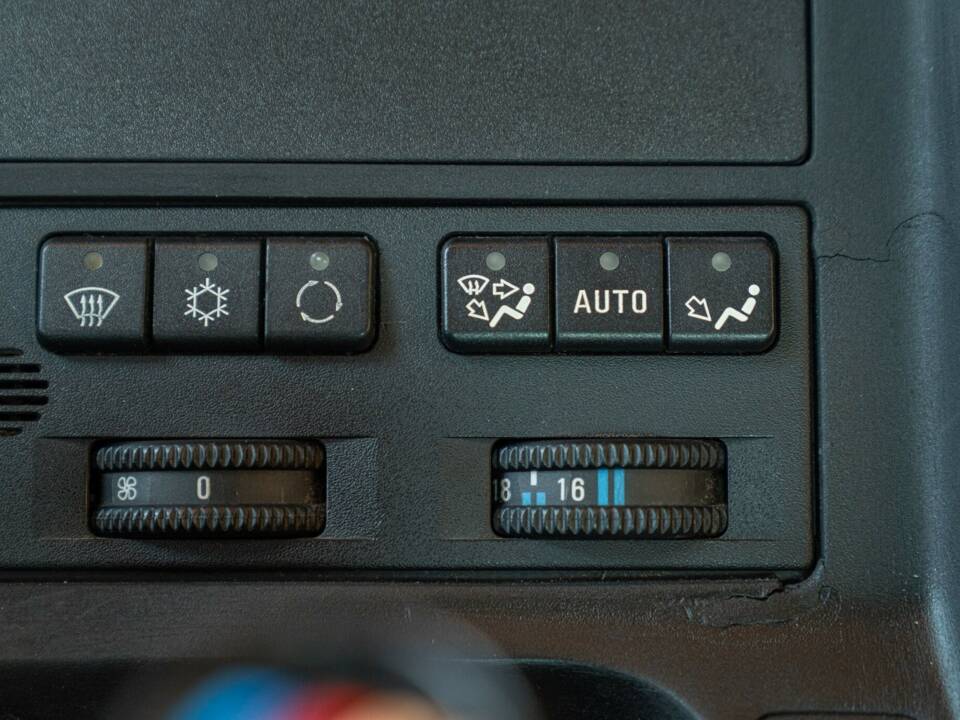 Bild 43/50 von BMW 850i (1990)