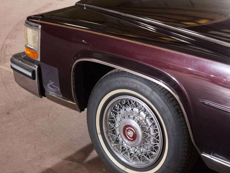 Image 24/58 of Cadillac Brougham Elegance (1988)