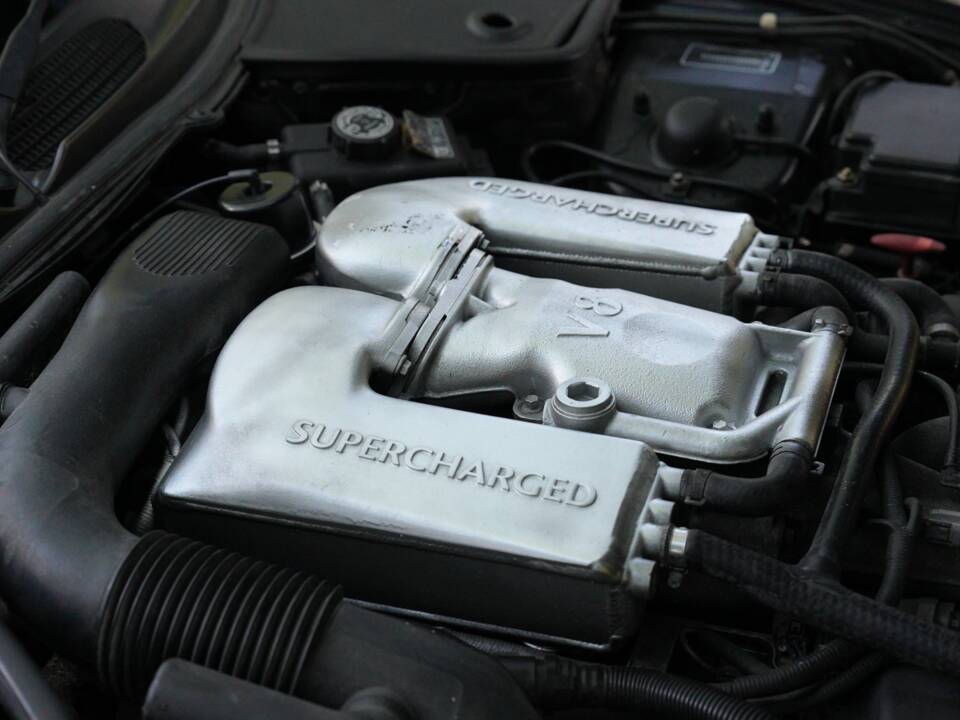 Image 26/50 of Jaguar XKR (1998)