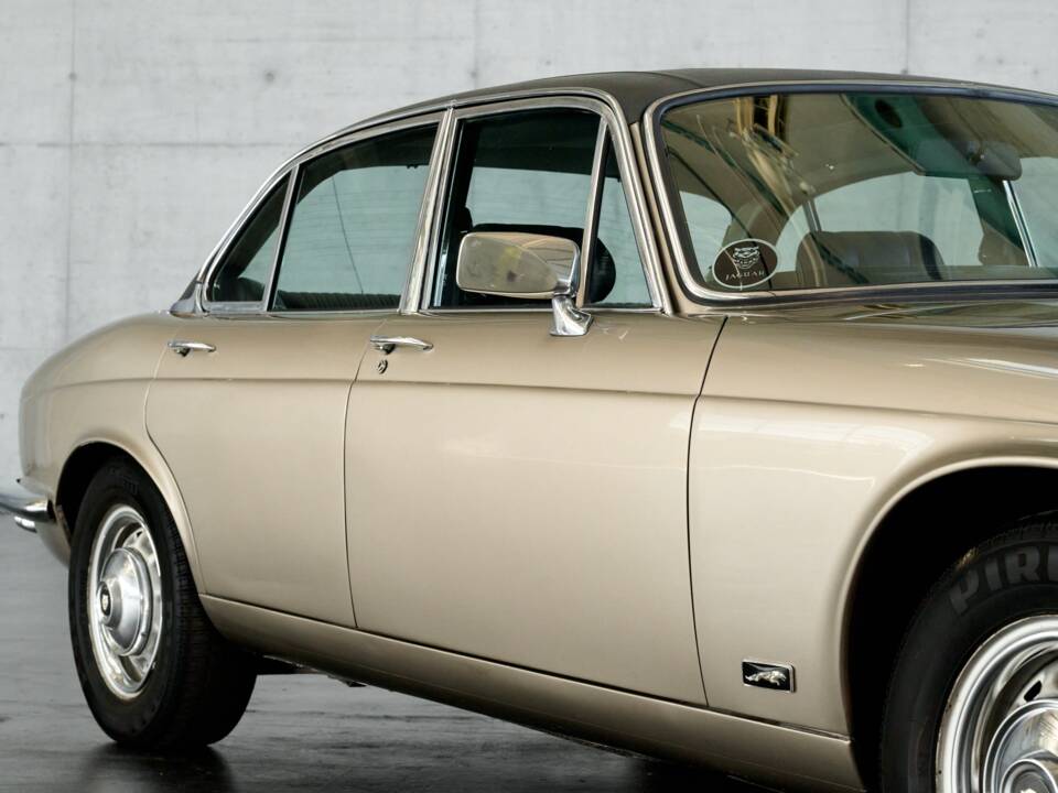 Bild 24/50 von Jaguar XJ 6 L 4.2 (1975)