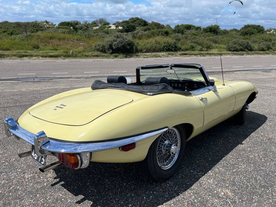 Image 3/5 of Jaguar E-Type (1969)