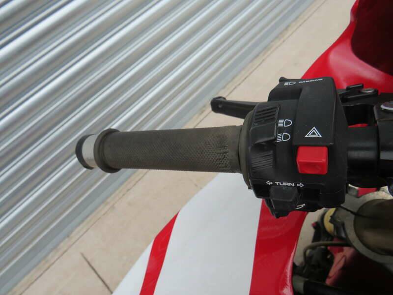 Afbeelding 14/47 van Honda CBR 1000 RR Fireblade (2010)