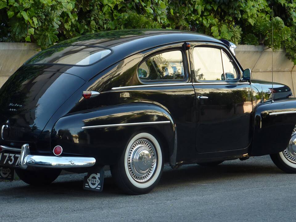 Image 2/50 de Volvo PV 444 (1956)