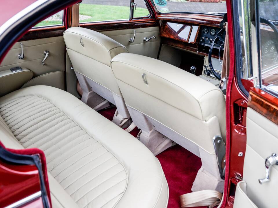 Image 36/42 of Jaguar Mk II 3.8 (1962)