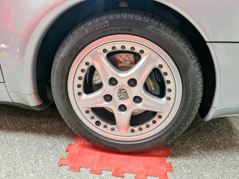 Immagine 22/34 di Porsche 911 Carrera (1996)
