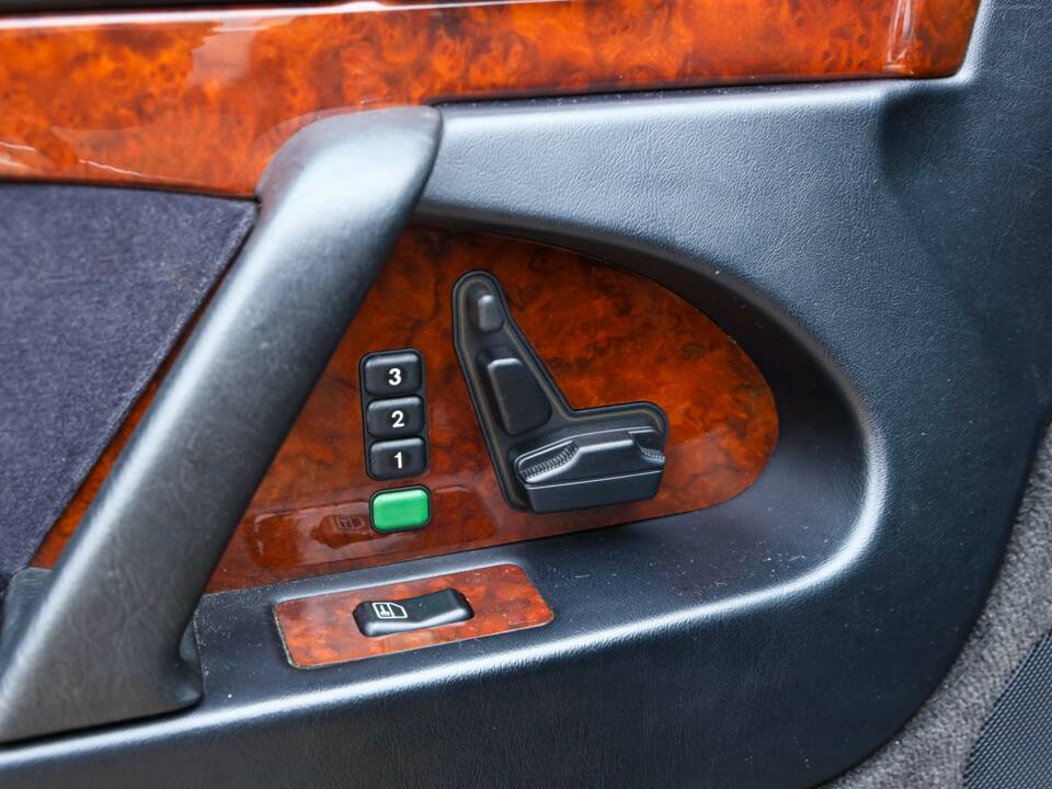 Bild 11/50 von Mercedes-Benz 400 SE (1991)