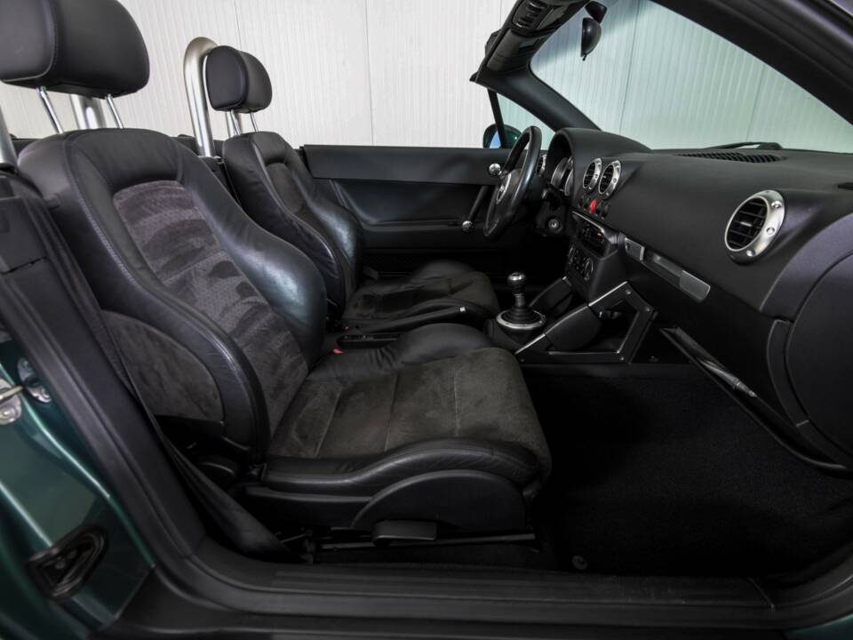 Immagine 34/50 di Audi TT 1.8 T (2001)