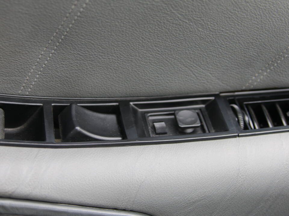 Image 91/92 of DeLorean DMC-12 (1982)