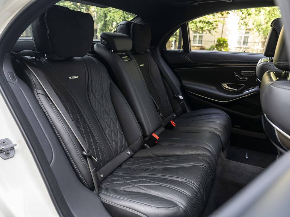Image 30/33 of Mercedes-Benz S 63 AMG S 4MATIC (2019)