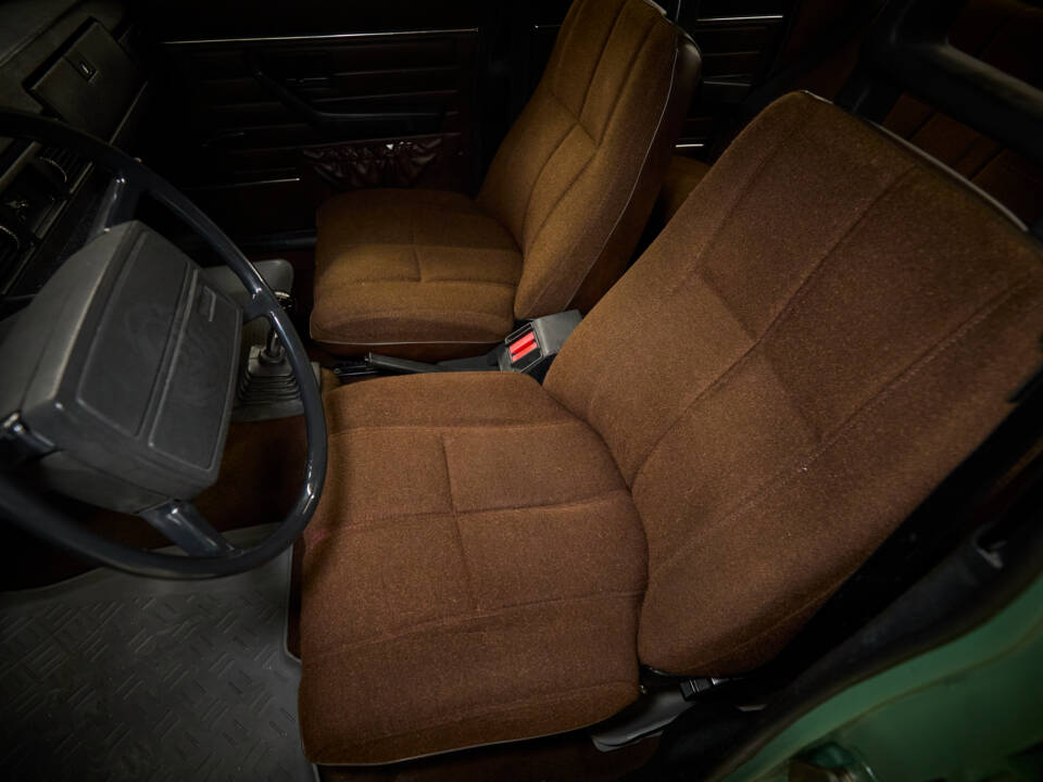 Bild 75/98 von Volvo 244 DL (1975)