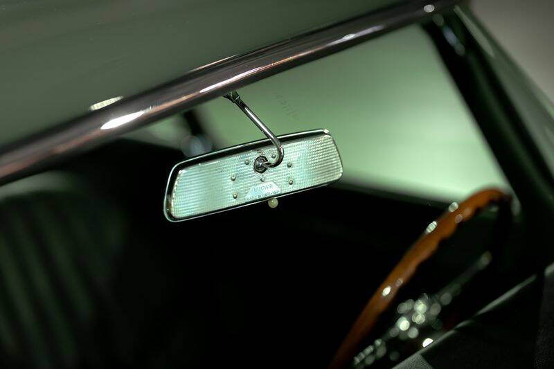 Image 24/50 de Jaguar Type E 4.2 (1966)