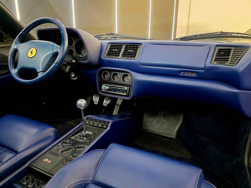 Bild 15/25 von Ferrari F 355 Spider (1996)
