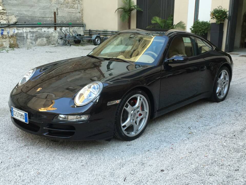 Image 1/16 of Porsche 911 Carrera S (2005)