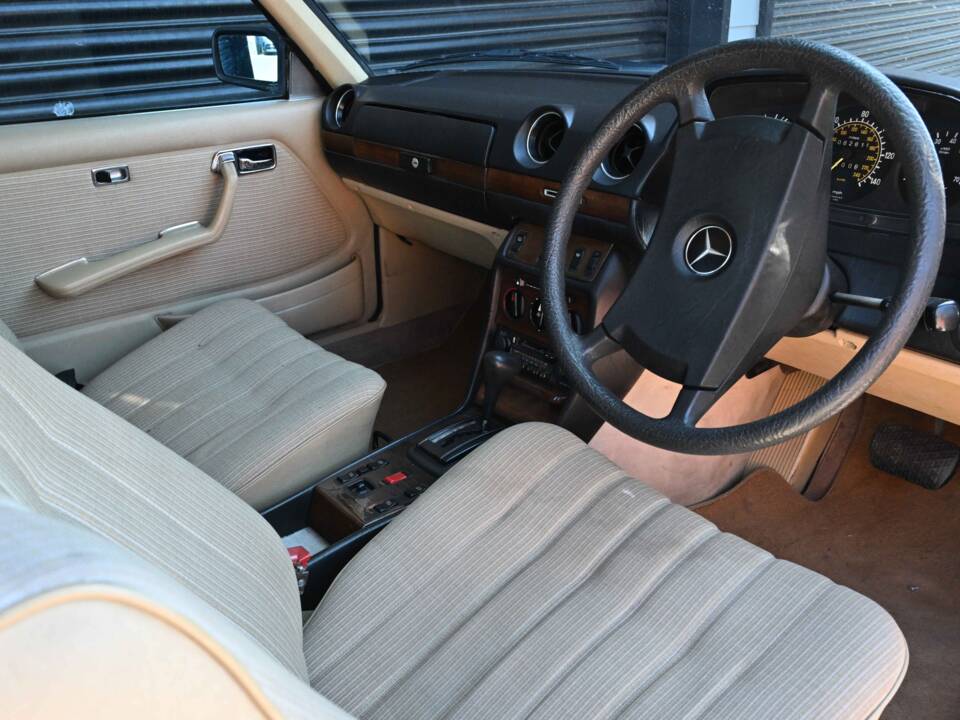 Bild 4/50 von Mercedes-Benz 280 CE (1983)
