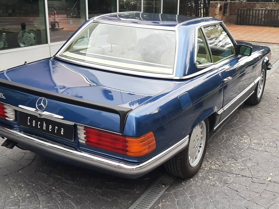Image 11/17 of Mercedes-Benz 500 SL (1983)