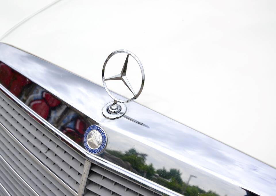 Bild 11/21 von Mercedes-Benz 280 SE (1985)