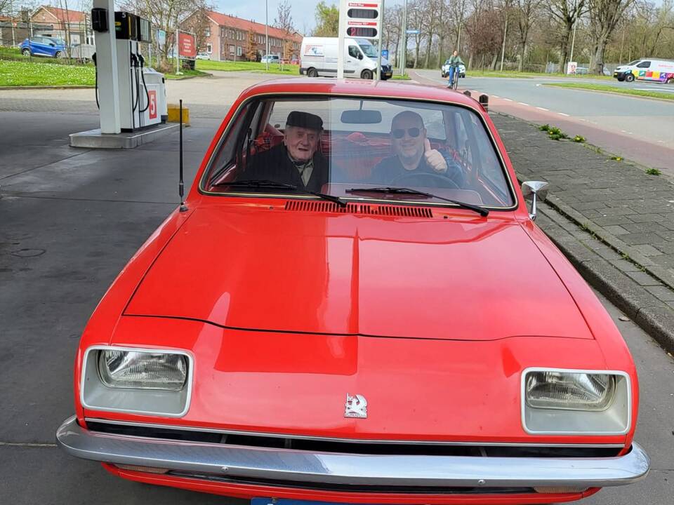 Image 2/4 of Vauxhall Chevette (1978)