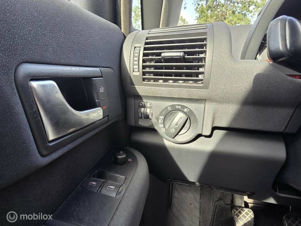 Bild 15/25 von Audi A2 1.4 (2004)