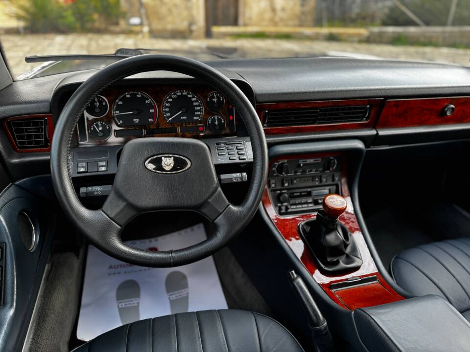 Imagen 22/33 de Jaguar XJ6 3.2 (1990)