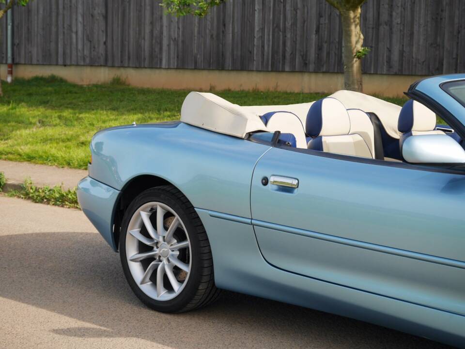 Image 29/31 de Aston Martin DB 7 Vantage Volante (2001)