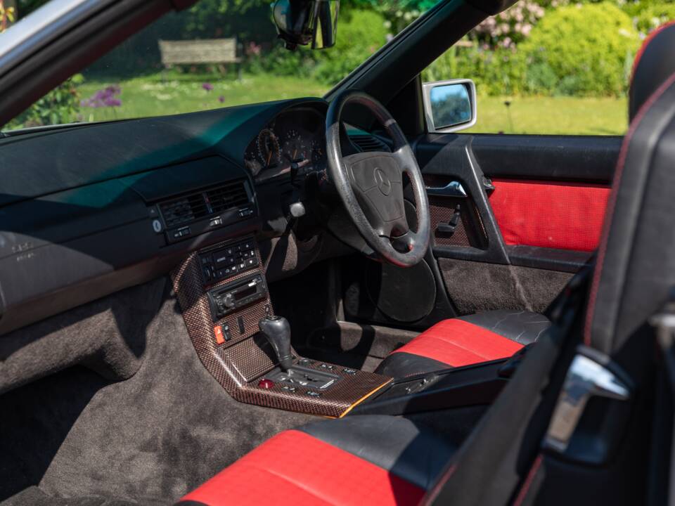 Image 13/50 of Mercedes-Benz SL 320 &quot;Mille Miglia&quot; (1995)