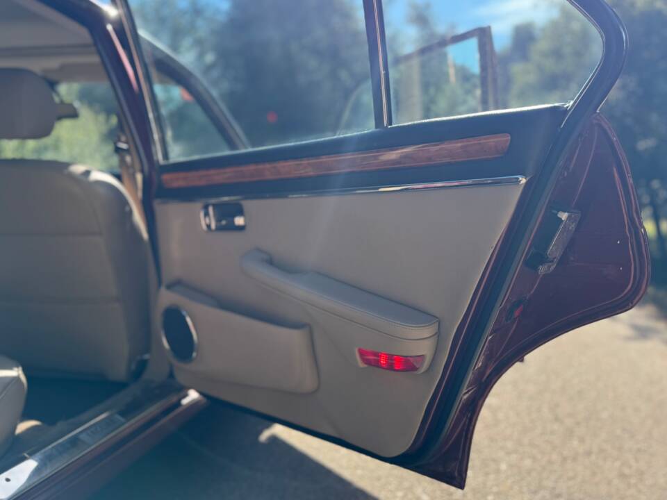 Immagine 24/41 di Jaguar XJ 12 (1990)