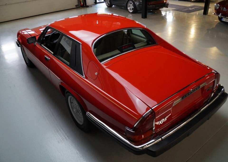 Image 38/48 of Jaguar XJS 5.3 V12 (1991)