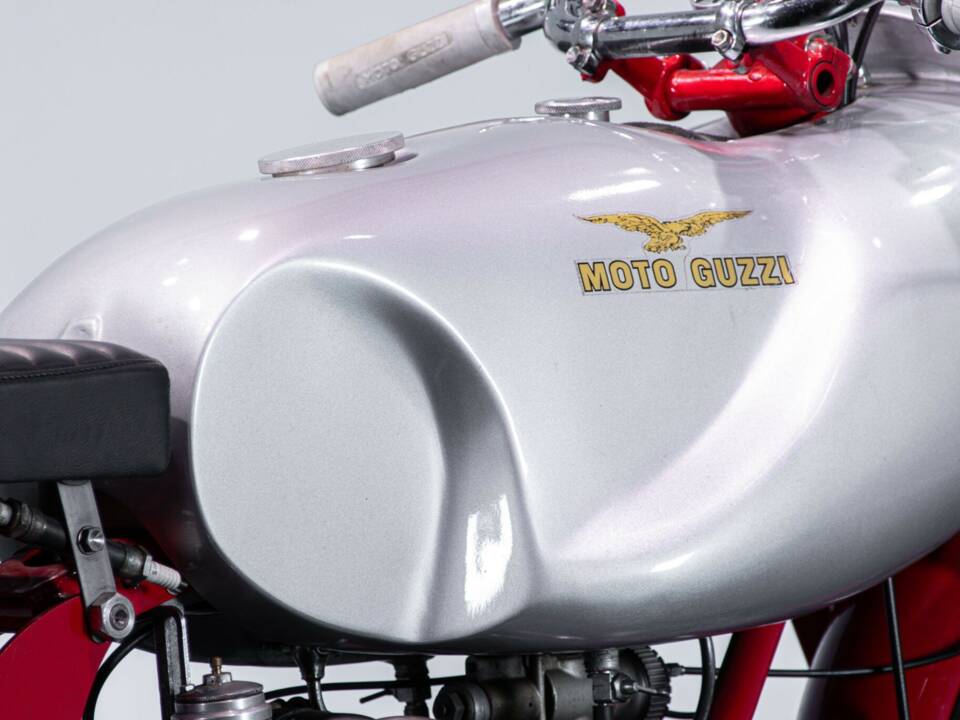 Image 30/50 of Moto Guzzi DUMMY (1948)