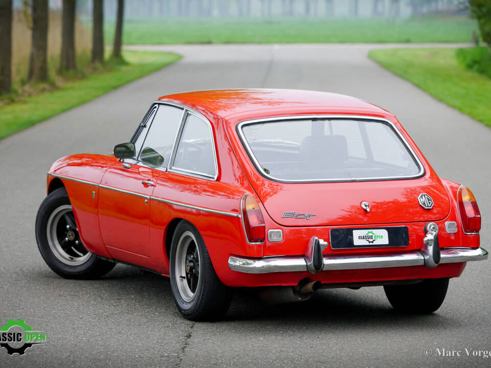 Image 42/46 de MG MGB GT V8 (1975)