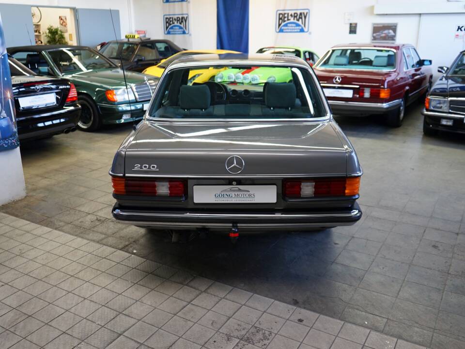 Image 13/36 de Mercedes-Benz 280 E (1982)