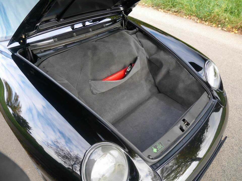 Image 16/36 de Porsche 911 Carrera 4S (1998)