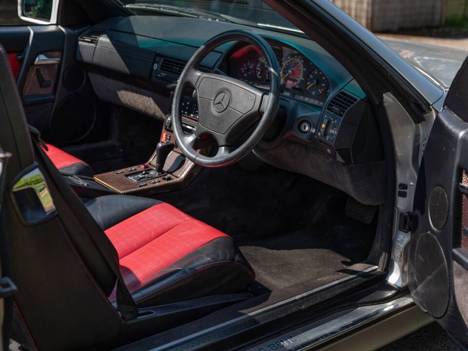 Image 27/50 of Mercedes-Benz SL 320 &quot;Mille Miglia&quot; (1995)