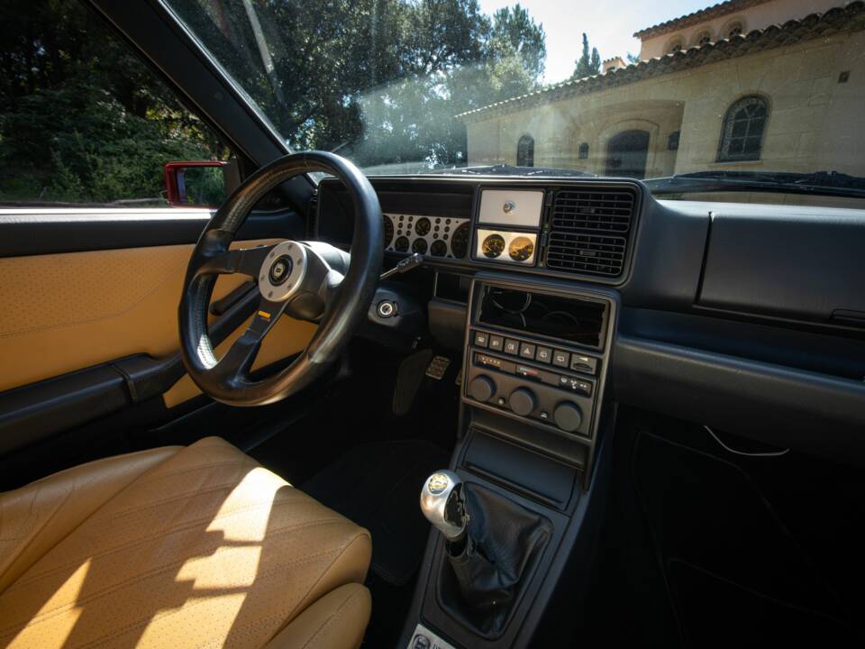 Image 25/63 of Lancia Delta HF Integrale Evoluzione II (1994)