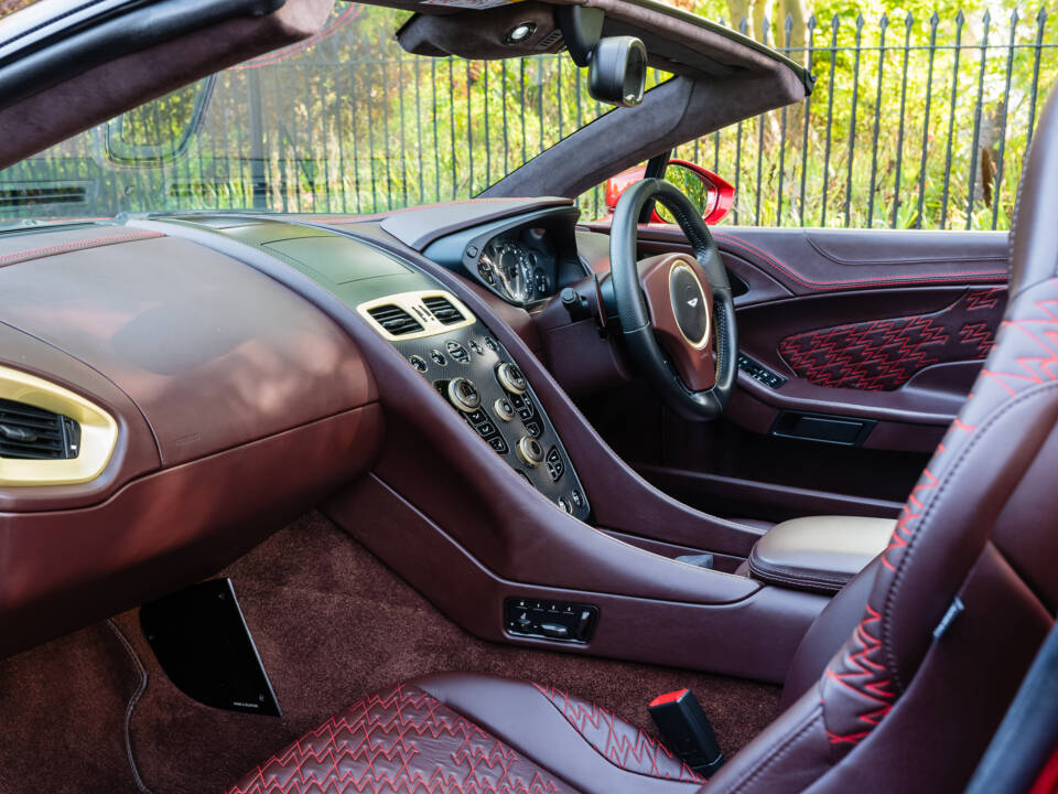 Image 34/70 of Aston Martin Vanquish Zagato Volante (2017)