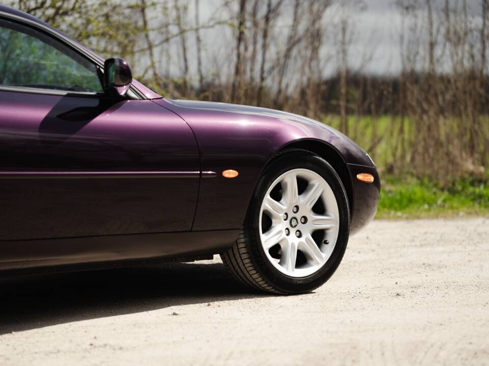 Image 42/42 of Jaguar XK8 4.0 (1999)