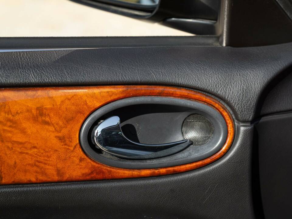 Bild 44/50 von Jaguar XJ 8 Executive (1997)